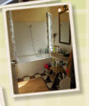 Badezimmer mit Fenster